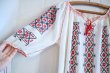 画像5: vintageホワイト×レッド×ブラック幾何学模様リボン付きスリットネック半袖ルーマニア刺繍チュニック (5)