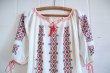 画像4: vintageホワイト×レッド×ブラック幾何学模様リボン付きスリットネック半袖ルーマニア刺繍チュニック (4)
