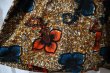 画像15: ブラウン×オレンジ×ブルー花柄ハートボタンホルターネックアフリカンバティックドレス (15)