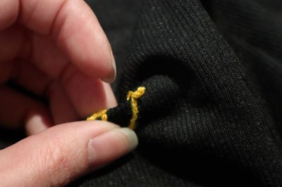 画像1: 70〜80年代”Hilton”ブラック×イエローチェーン刺繍ポケット付き半袖プルオーバーボーリングシャツ