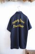 画像9: 70〜80年代”Hilton”ブラック×イエローチェーン刺繍ポケット付き半袖プルオーバーボーリングシャツ (9)