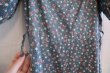 画像13: 50年代”PENNEYS"ライトグレー×ピンク×ホワイト花柄＆ピンドットフロントジップスクエアネックパフスリーブ半袖ドレス (13)
