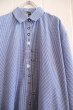 画像9: ブルー×ホワイトギンガムチェックお花刺繍入り長袖チロルシャツ (9)