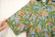 画像8: グリーン×ライトブルー×オレンジバナナ＆木柄ポケット付き開襟半袖アロハシャツ (8)