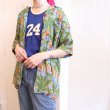 画像5: グリーン×ライトブルー×オレンジバナナ＆木柄ポケット付き開襟半袖アロハシャツ (5)