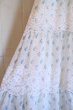 画像10: 60〜70年代ホワイト×サックスブルー花柄レーススリーブ長袖ロングドレス (10)