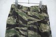 画像10: u.s. militaryブラック×カーキポケット付きタイガーカモフラージュパンツ (10)