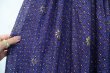 画像10: 60〜70年代ネイビー×パープル×ブラック花柄ゴールドスタンプ付きスカート (10)