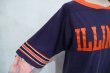 画像5: ネイビー×オレンジ英字プリントクルーネック半袖フットボールTシャツ (5)
