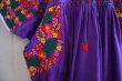 画像14: 60年代パープル×カラフルサンアントニーノ刺繍裾レース＆ポケット付き半袖メキシカンドレス (14)
