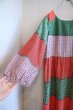 画像9: 70年代レッド×グリーン×カラフルペイズリー＆花柄ラウンドネック長袖ドレス (9)