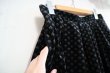 画像8: made in USA ブラック×グレーくすみピンクオレンジドット＆抽象柄リボン付きベロアスカート (8)