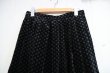 画像7: made in USA ブラック×グレーくすみピンクオレンジドット＆抽象柄リボン付きベロアスカート (7)
