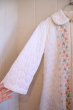 画像8: 60〜70年代ホワイト×ブルー×オレンジ花刺繍長袖キルティングドレス (8)