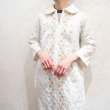 画像5: 60〜70年代ホワイト×ブルー×オレンジ花刺繍長袖キルティングドレス (5)