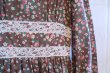 画像10: 60〜70年代ブラウン×ホワイト×ピンク花柄レースクルーネックロングカフス花袖ロングドレス (10)