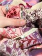 画像13: 60年代 ピンク×ライトパープル×パープル花柄刺繍入りスクエアネック半袖インドコットンドレス (13)