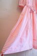 画像10: サーモンピンク×ホワイトストライプ布ベルト&ポケット付きフロントボタン半袖ドレス (10)
