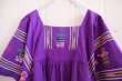 画像9: パープル×イエロー×カラフルグアテマラ刺繍ポケット付きスクエアネック半袖ドレス (9)