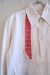 画像11: オフホワイト×レッド×ブルーフロント刺繍ピンタックデザインポケット付き長袖シャツ (11)