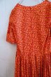 画像17: 70年代オレンジレッド×イエロー×ブラック花柄スクエアネック半袖ドレス (17)