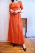 画像4: 70年代オレンジレッド×イエロー×ブラック花柄スクエアネック半袖ドレス (4)