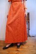 画像6: 70年代オレンジレッド×イエロー×ブラック花柄スクエアネック半袖ドレス (6)