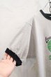 画像10: グレー×ブラック×グリーン虫＆英字ロゴプリントクルーネック半袖リンガーTシャツ (10)