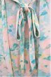 画像16: 70年代 ホワイト×ブルーグリーン×ベイビーピンク花柄ウエストリボン付きフレアスリーブ半袖ドレス (16)