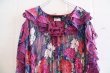 画像11: "Diane Freis"ブルー×ピンクレッド×ホワイト花柄フリルデザインスパンコール花飾り付きパフスリーブ長袖ティアードドレス (11)