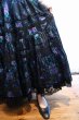 画像5: ブラック×ライトグリーン×パープル花柄サテン＆ビーズ刺繍テープ裾レース付きティアードチロルスカート (5)