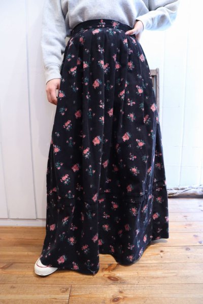 画像1: ”Laura ashley” ブラック×ピンク×グリーン花柄ポケット付きコーデュロイスカート (1)