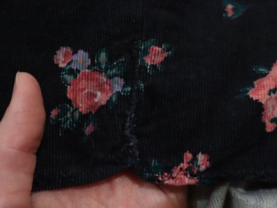 画像1: ”Laura ashley” ブラック×ピンク×グリーン花柄ポケット付きコーデュロイスカート