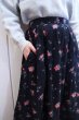 画像5: ”Laura ashley” ブラック×ピンク×グリーン花柄ポケット付きコーデュロイスカート (5)