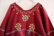 画像9: ダークレッド×カラフルストライプ花刺繍ラウンドネック長袖スリット入りドレス (9)