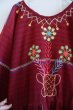 画像12: ダークレッド×カラフルストライプ花刺繍ラウンドネック長袖スリット入りドレス (12)