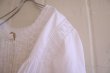 画像12: ホワイトかぎ編みレース切替タックデザイン長袖プルオーバーシャツドレス (12)