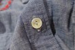 画像13: ブルー×カラフル刺繍胸ポケット付き長袖シャンブレーシャツ (13)