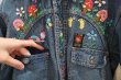 画像13: ブルー×カラフルキノコ＆風景＆花刺繍胸ポケット付き長袖デニムシャツ (13)