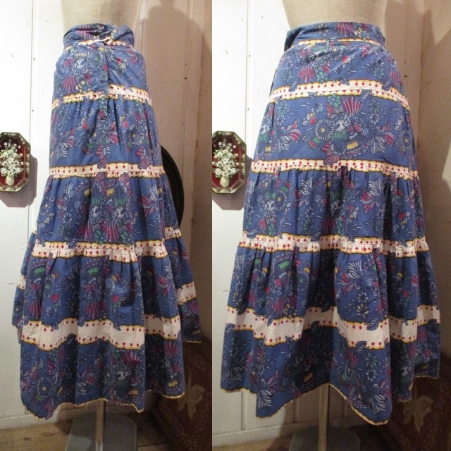 50〜60年代ブルー×カラフルボタニカル柄ティアードフレアスカート