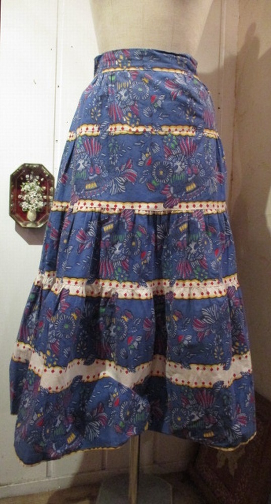 50〜60年代ブルー×カラフルボタニカル柄ティアードフレアスカート