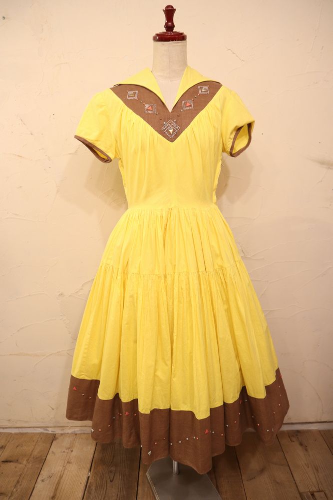 50 60年代イエロー ブラウンスタッズ付き開襟ティアードサーキュラースカート半袖メキシカンドレス ｆｉｚｚ Select Lady S Vintage Clothing