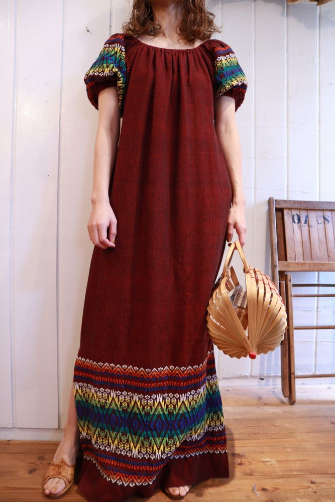 70年代ワインレッド×カラフルグアテマラ刺繍パフスリーブ半袖ロングドレス