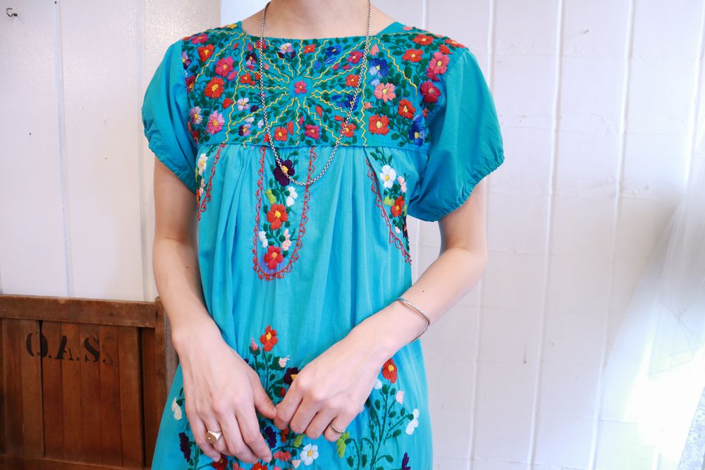 ターコイズブルー×カラフル花刺繍メキシカン半袖ロングドレス 