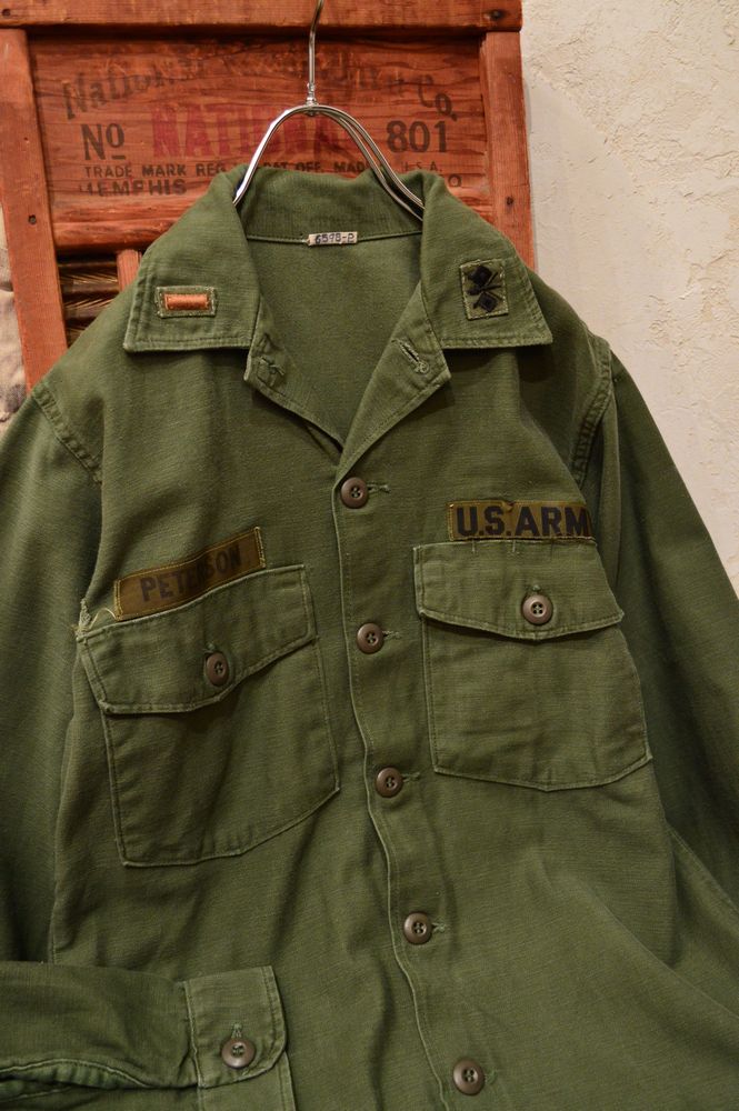 U.S.ARMYカーキ襟ワッペン付き開襟長袖シャツ - Ｆｉｚｚ-select 