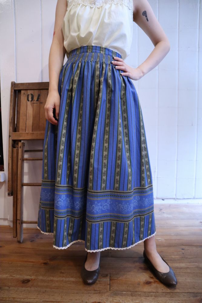 ブルー×カーキストライプ＆花柄裾レース付きチロルスカート Ｆｉｚｚ-select Lady's vintage clothing-