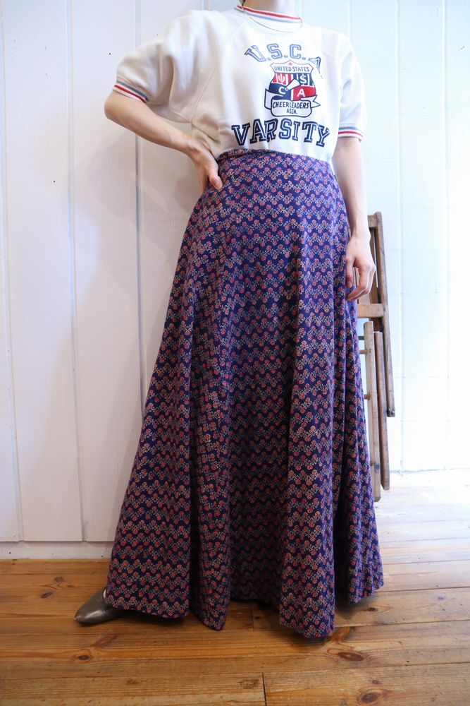 60年代ネイビー×レッド×ベージュ花柄インドコットンロングスカート Ｆｉｚｚ-select Lady's vintage clothing-
