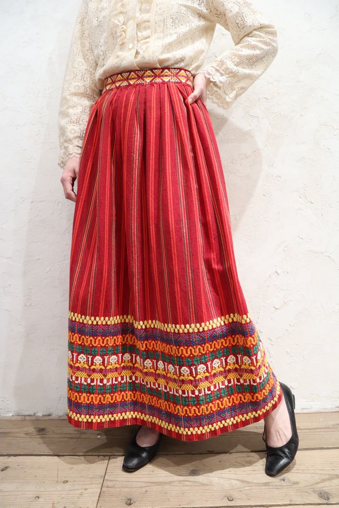 50〜60年代ピンクレッド×イエロー×カラフルストライプグアテマラ刺繍ロングスカート