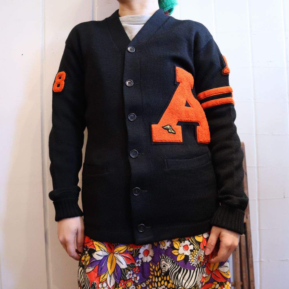 50〜60年代ブラック×オレンジレタードワッペン＆ポケット付き長袖 