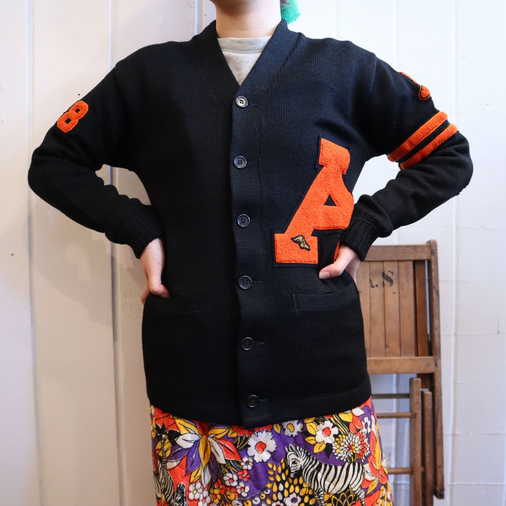 50〜60年代ブラック×オレンジレタードワッペン＆ポケット付き長袖 